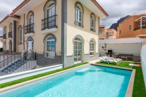 LUXURY HOLIDAY VILLA Heated Pool